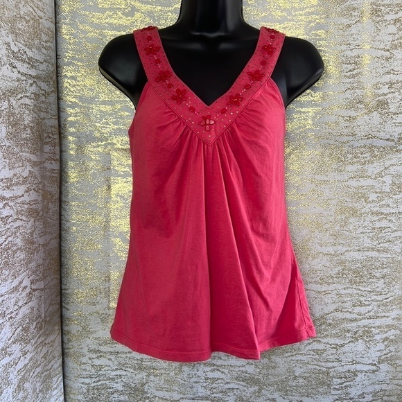 We Women’s Bright Rose Sleeveless Beaded Collar V-Neck Tank Top Size L - Picture 2 of 13